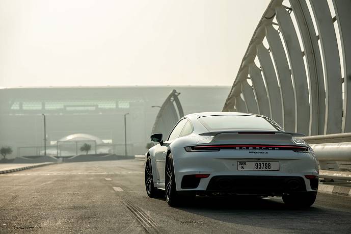 Аренда Porsche 911 Turbo S White в Дубае - фото 9