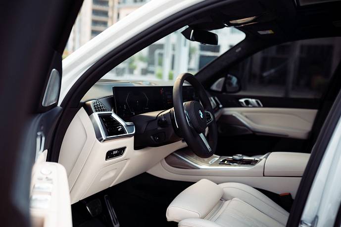Аренда BMW X7 White в Дубае - фото 10