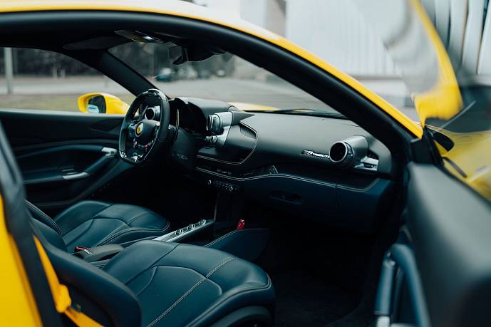 Аренда автомобиля Ferrari F8 Tributo (yellow) - фото 1