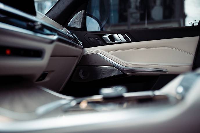 Аренда BMW X7 White в Дубае - фото 14