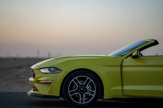Аренда Ford Mustang 2021 Convertible Yellow в Дубае - фото 6
