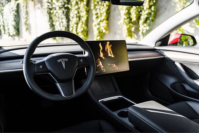 Аренда Tesla Model 3 - фото 1