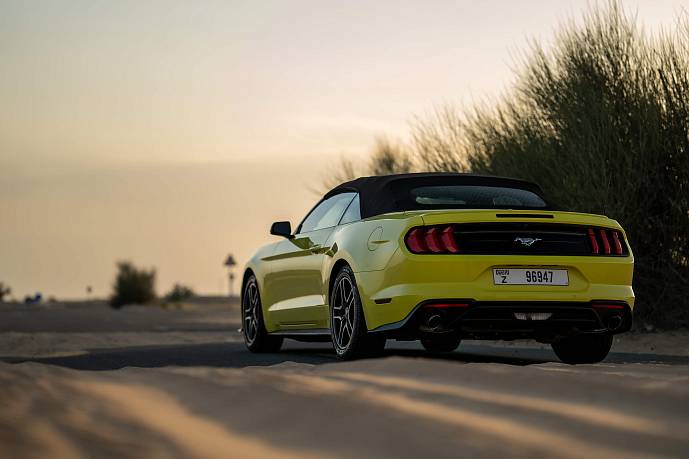 Аренда Ford Mustang 2021 Convertible Yellow в Дубае - фото 5